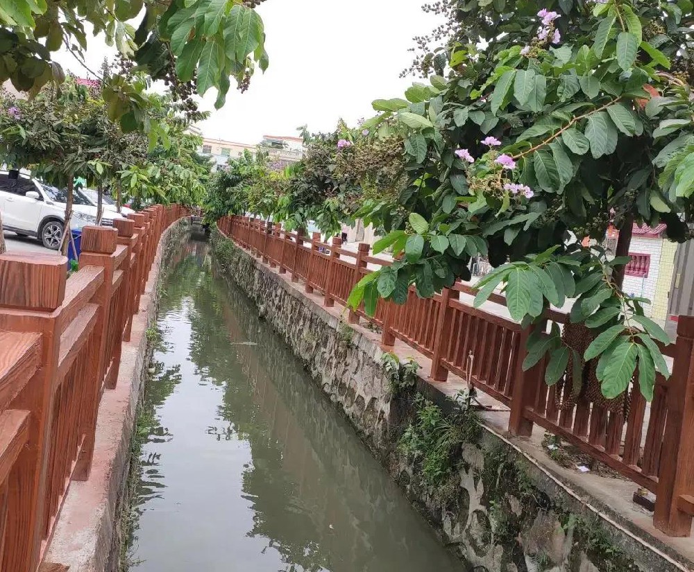 加装玻璃钢护栏保平安